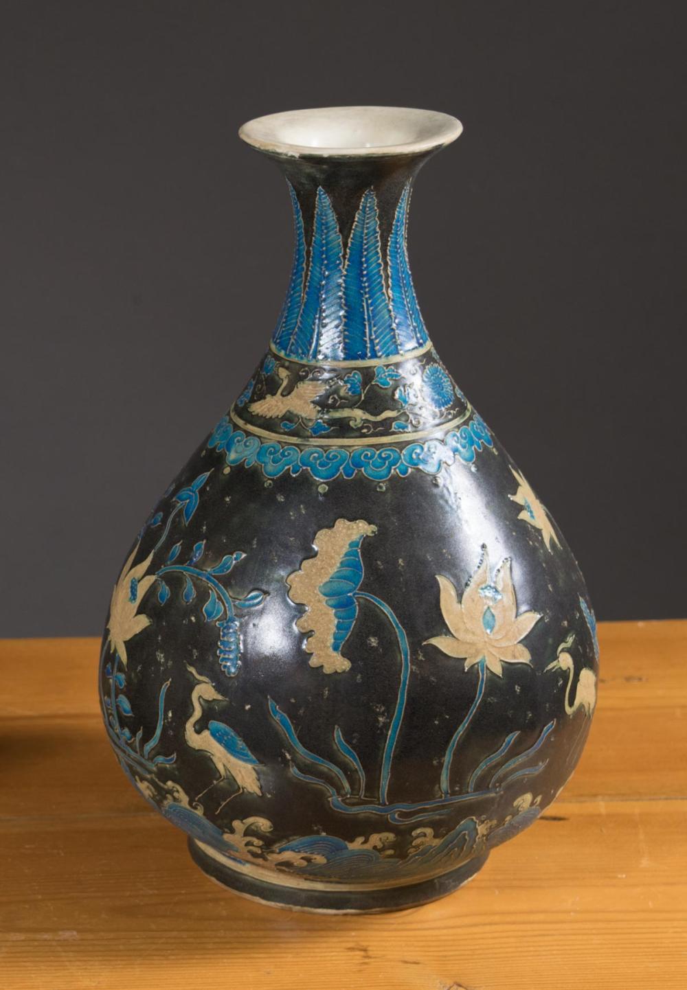 CHINESE PORCELAIN FAHUA VASE, OF