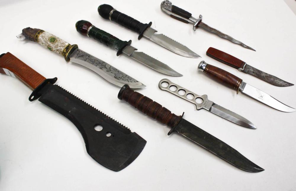 COLLECTION OF NINE KNIVES INCLUDING 33ee88