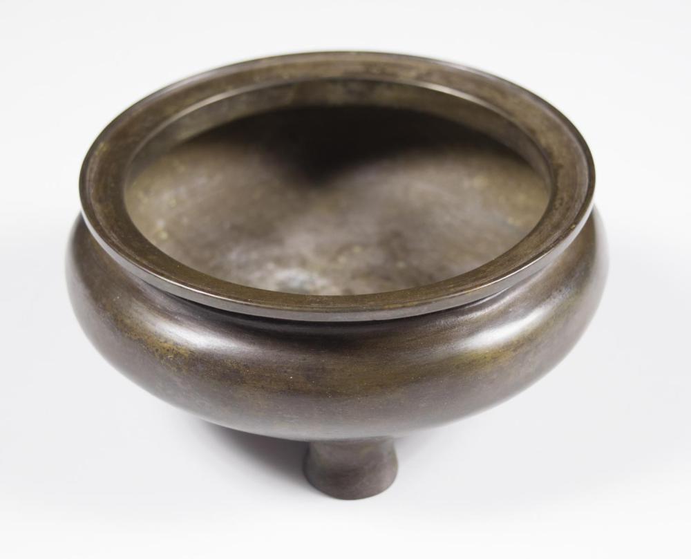 CHINESE FOOTED BRONZE CENSER CIRCULAR 33ee98