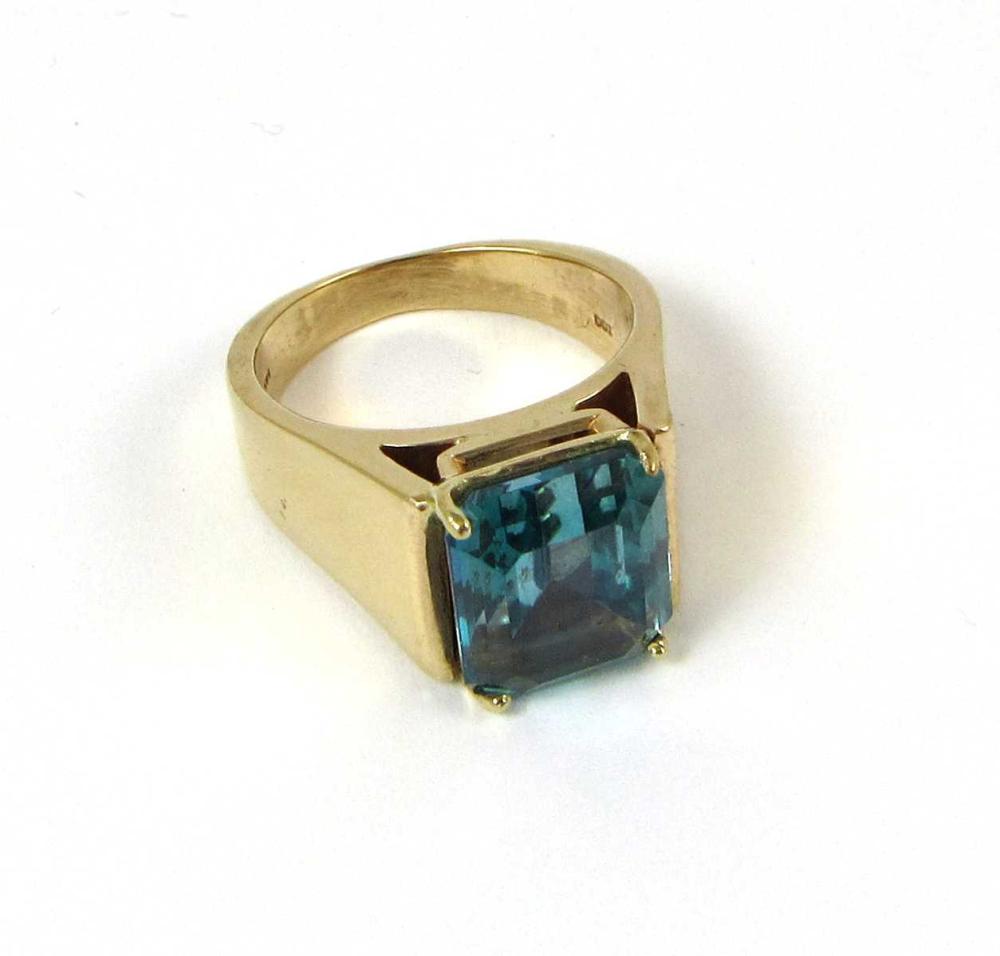 SPINEL AND FOURTEEN KARAT GOLD 33eeb9