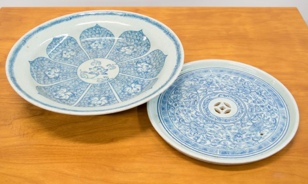 TWO CHINESE BLUE AND WHITE PORCELAIN