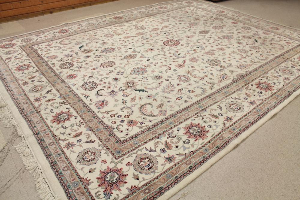 A CONTEMPORARY HAND KNOTTED ORIENTAL 33ef5f