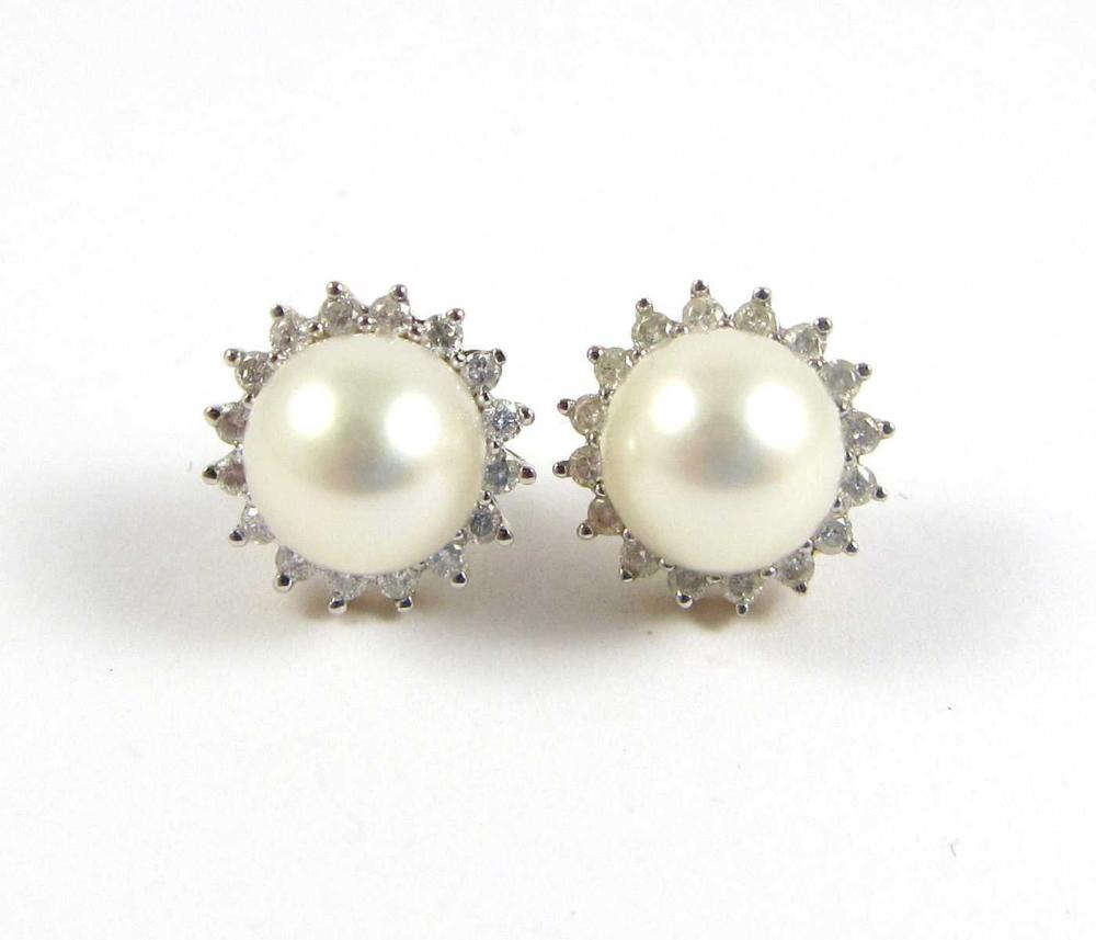 PAIR OF PEARL AND DIAMOND STUD 33ef62