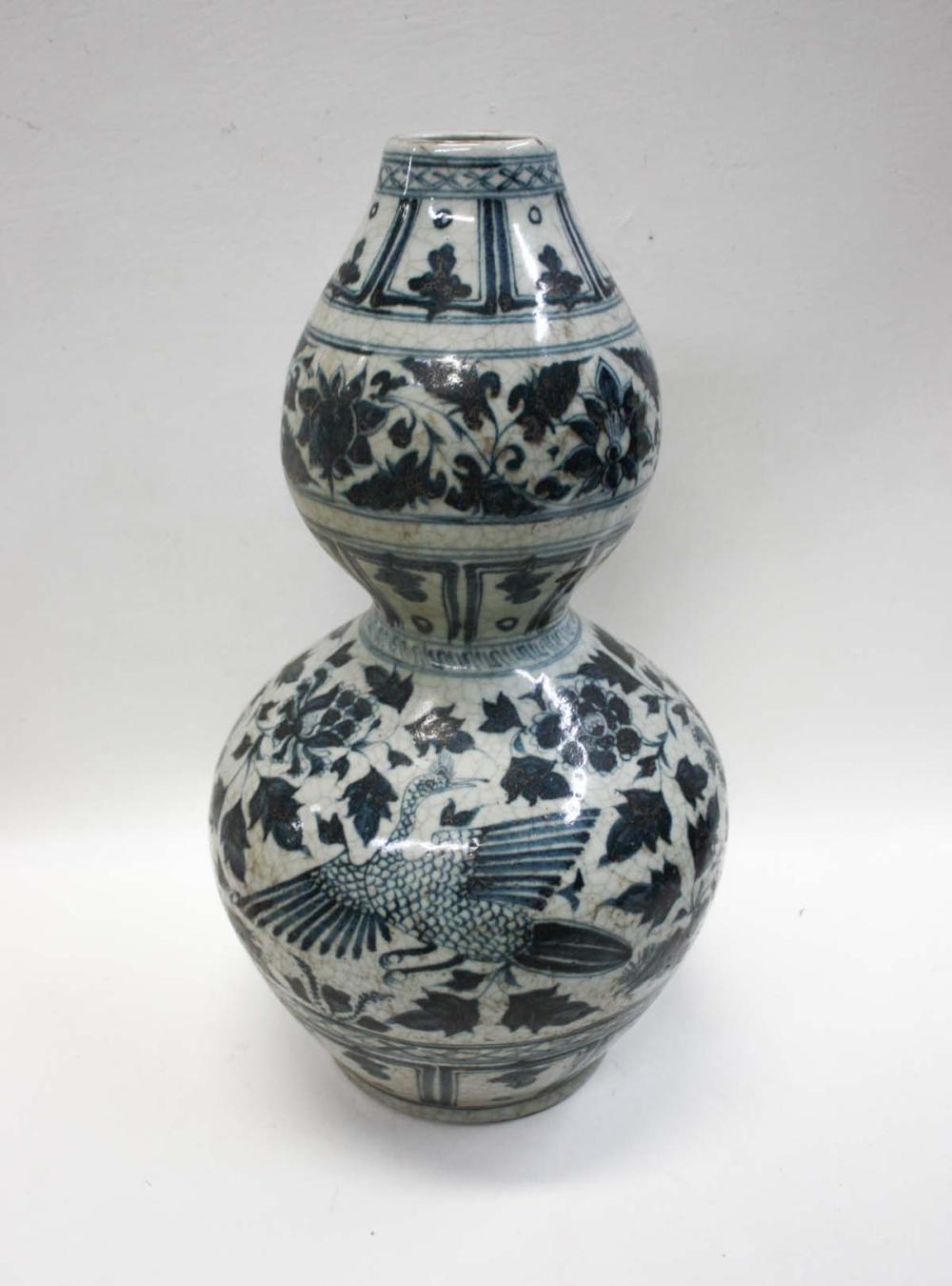 CHINESE MING STYLE BLUE AND WHITE PORCELAIN