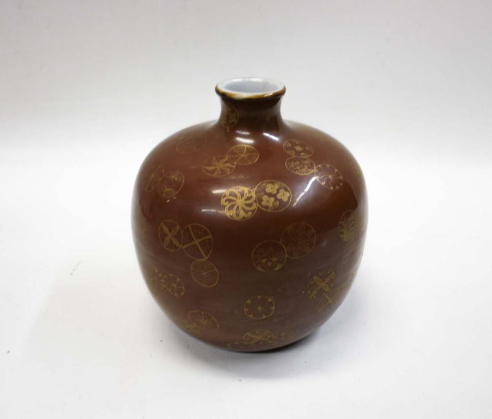 CHINESE PORCELAIN WATER JAR WITH 33f043
