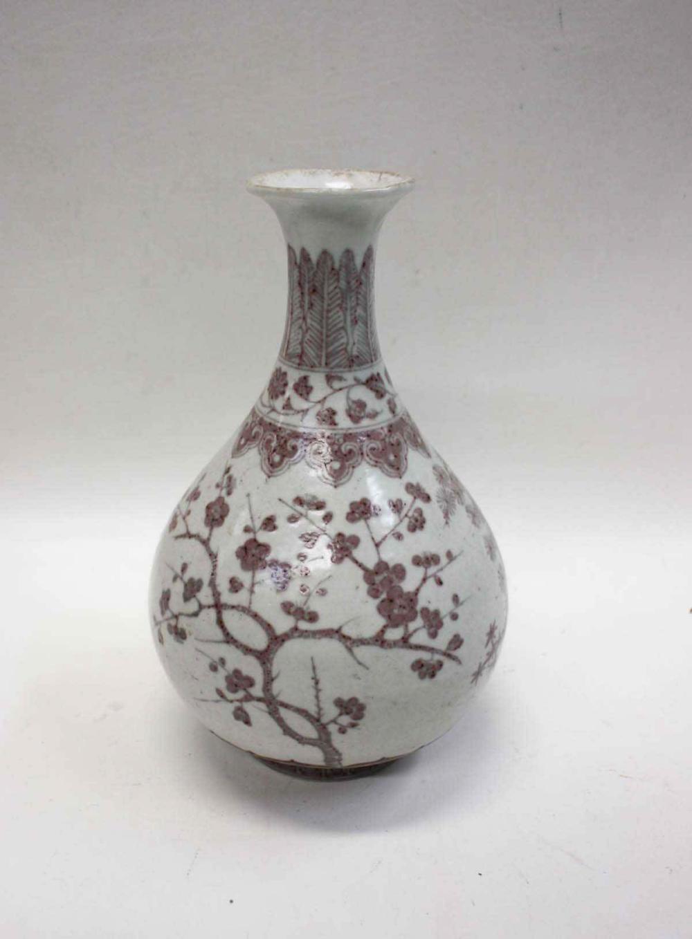 CHINESE MING STYLE PORCELAIN VASE, YUHUCHUNPING