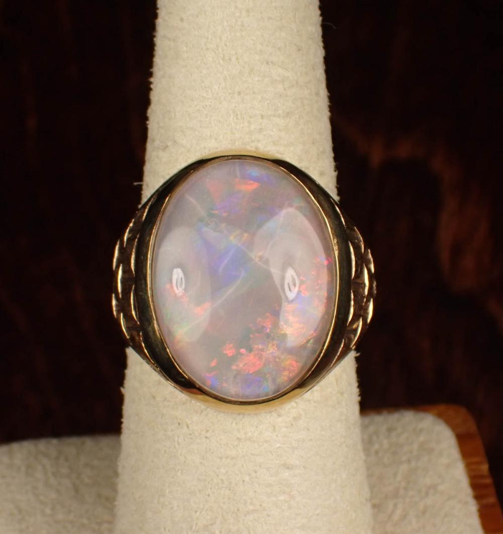 MAN'S OPAL TRIPLET AND YELLOW GOLD