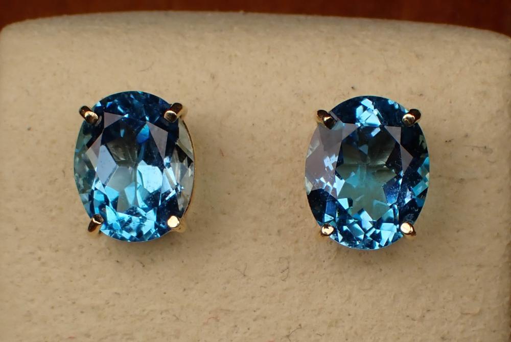 PAIR OF BLUE TOPAZ AND GOLD EAR 34190a