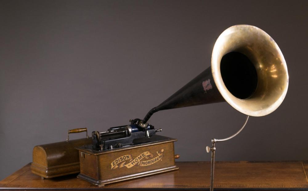 EDISON CYLINDER PHONOGRAPH WITH HORN