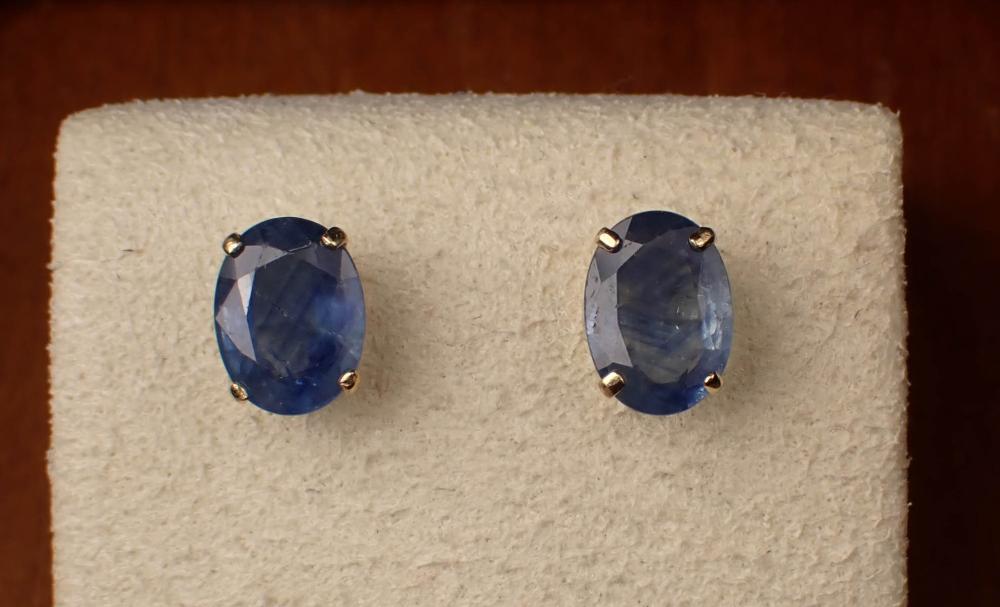 PAIR OF SAPPHIRE AND WHITE GOLD 34195b