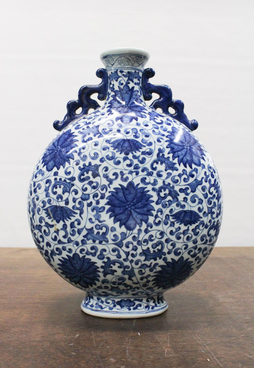 CHINESE BLUE AND WHITE PORCELAIN 34198a