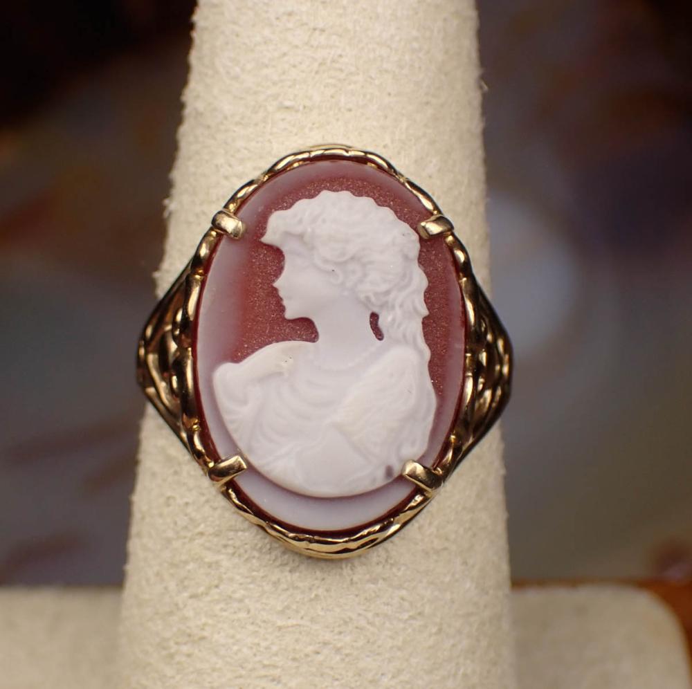 CAMEO AND YELLOW GOLD OPEN SCROLL