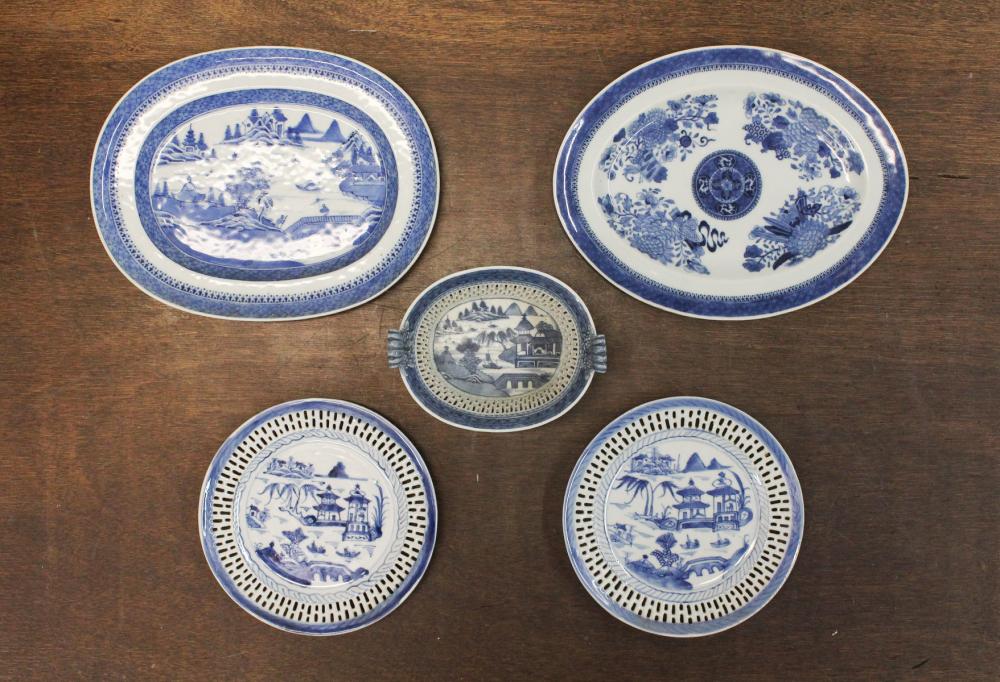 FIVE CHINESE BLUE AND WHITE EXPORT 341ae2