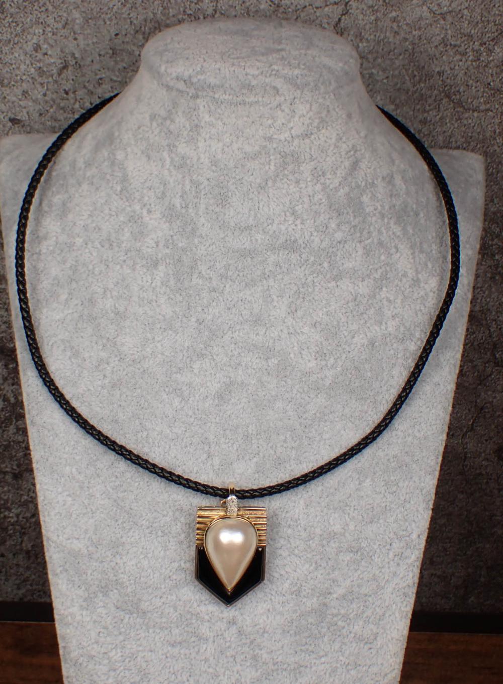 MABE PEARL AND BLACK ONYX PENDANT