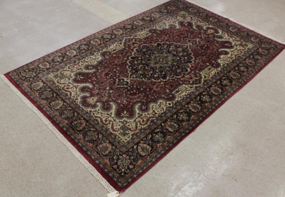 HAND KNOTTED ORIENTAL CARPETHAND