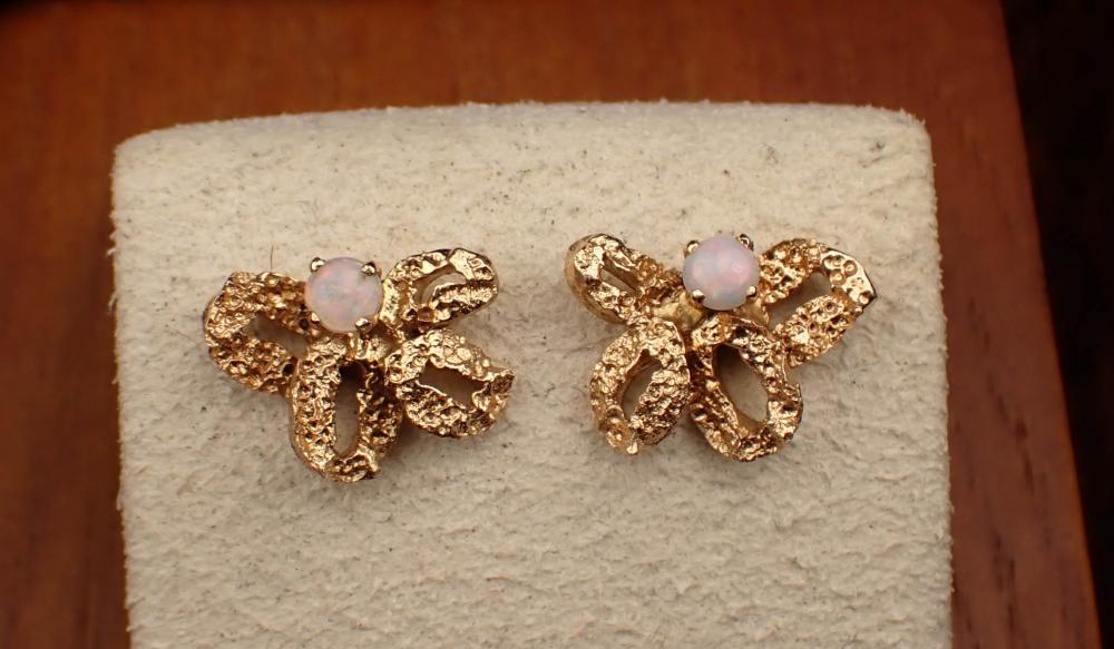 PAIR OF OPAL AND YELLOW GOLD OPENWORK 341bbe