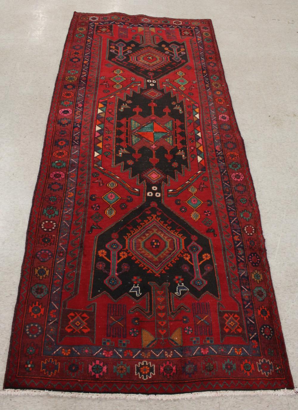 HAND KNOTTED PERSIAN TRIBAL CARPETHAND 341c79