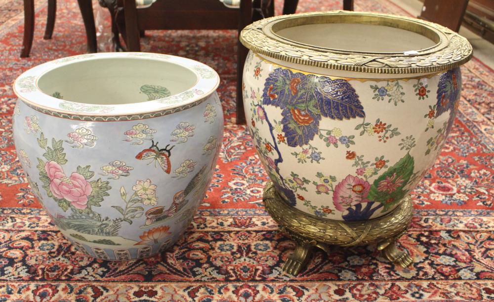 TWO CHINESE EXPORT PORCELAIN FISHBOWL  341cf9