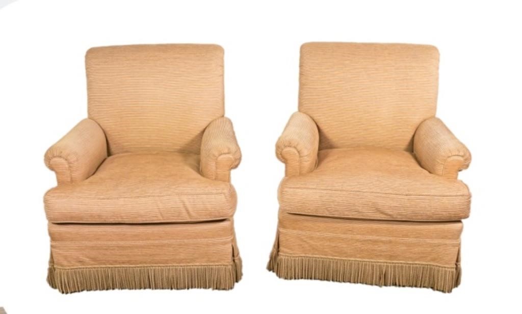 PAIR OF UPHOLSTERED LOUNGE CHAIRSPair 341d29