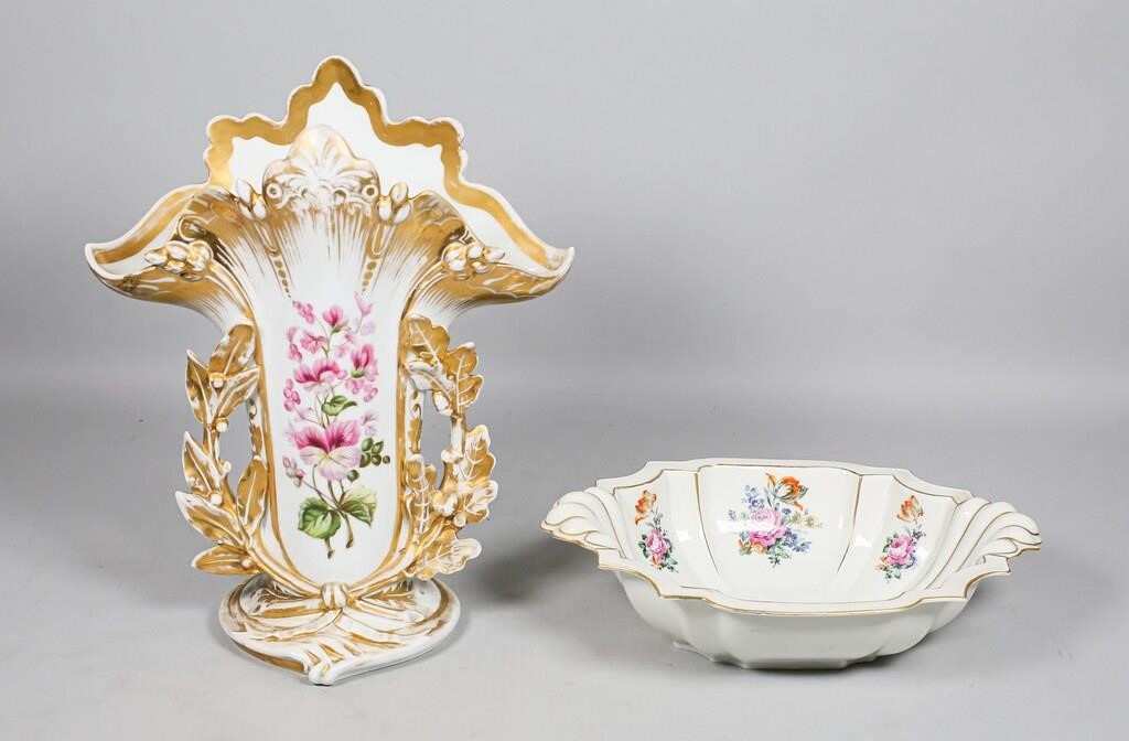 FLORAL PORCELAIN VASE AND CENTER