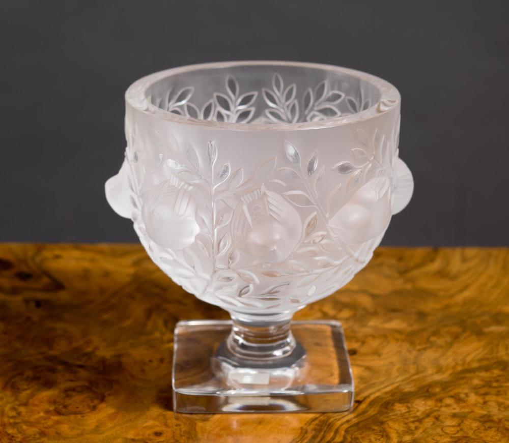 LALIQUE "ELIZABETH" GLASS PEDESTAL