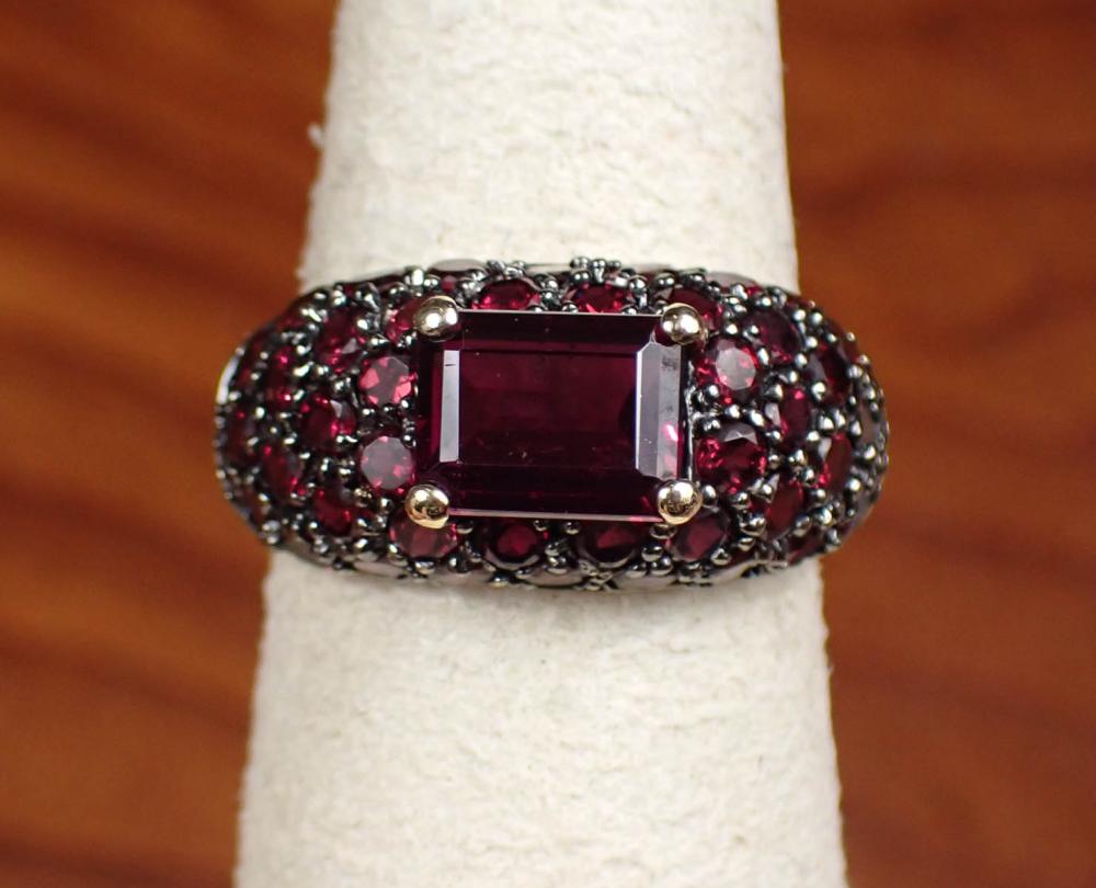 RED GARNET AND YELLOW GOLD RINGRED