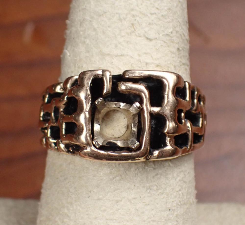 MAN'S VINTAGE YELLOW GOLD RING