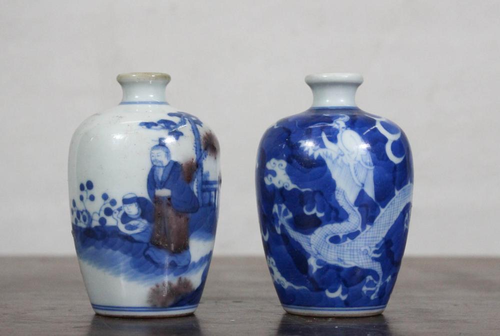 TWO CHINESE PORCELAIN SNUFF BOTTLESTWO