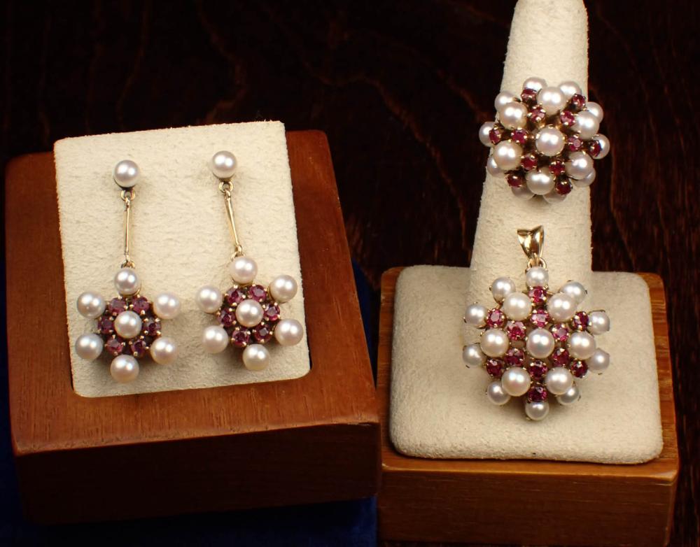 RUBY AND PEARL RING, PENDANT AND