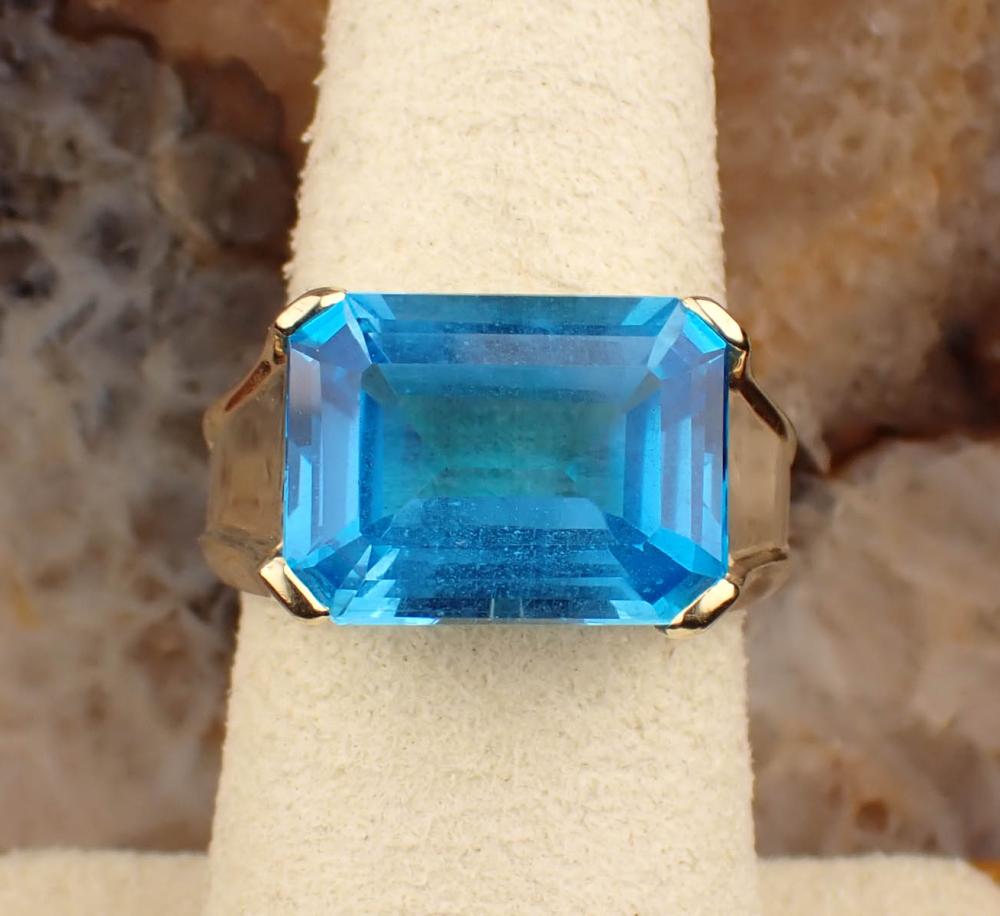 BLUE TOPAZ AND FOURTEEN KARAT GOLD 3420b2