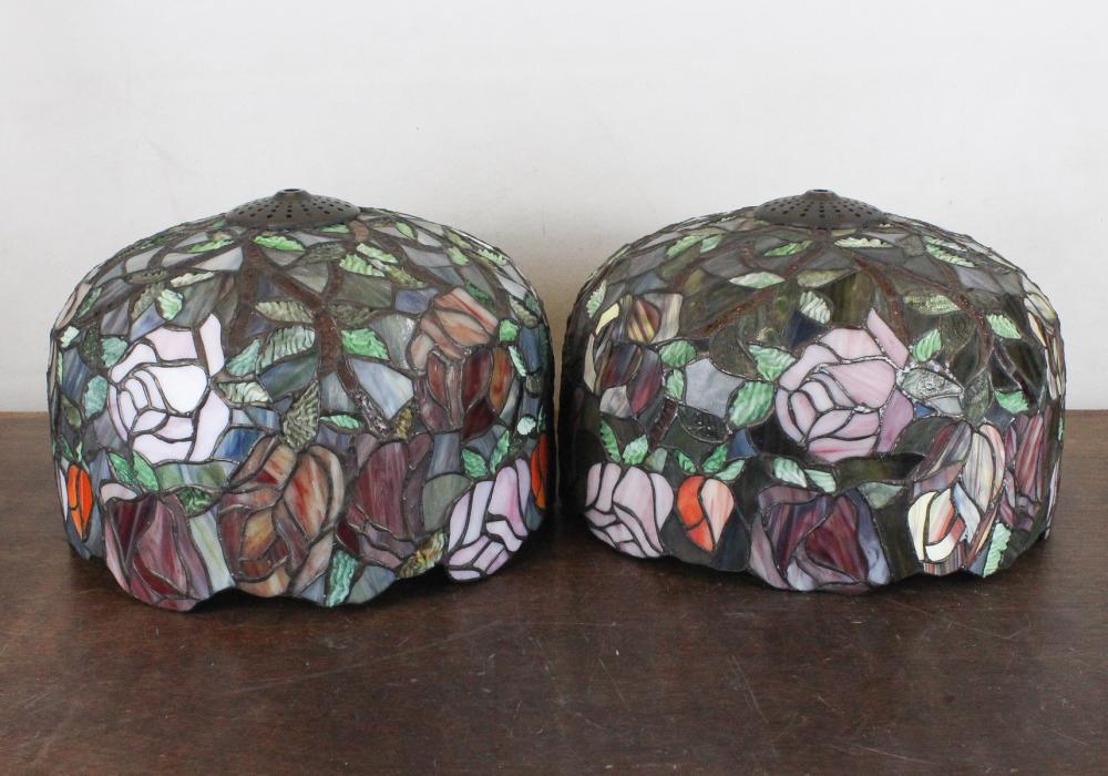 PAIR OF STAINED GLASS TABLE LAMP 342235