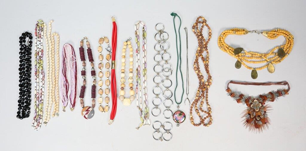 LOT OF COSTUME JEWELRYCollection