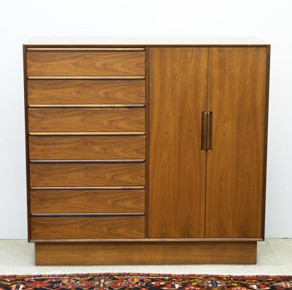 NORWEGIAN MID CENTURY MODERN DRESSERNORWEGIAN 34233e