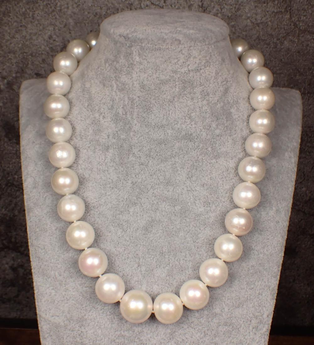 SOUTH SEA PEARL AND EIGHTEEN KARAT