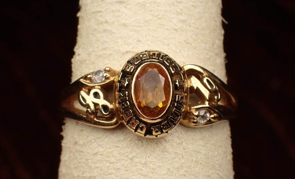 VINTAGE YELLOW GOLD CLASS RINGVINTAGE 34241c