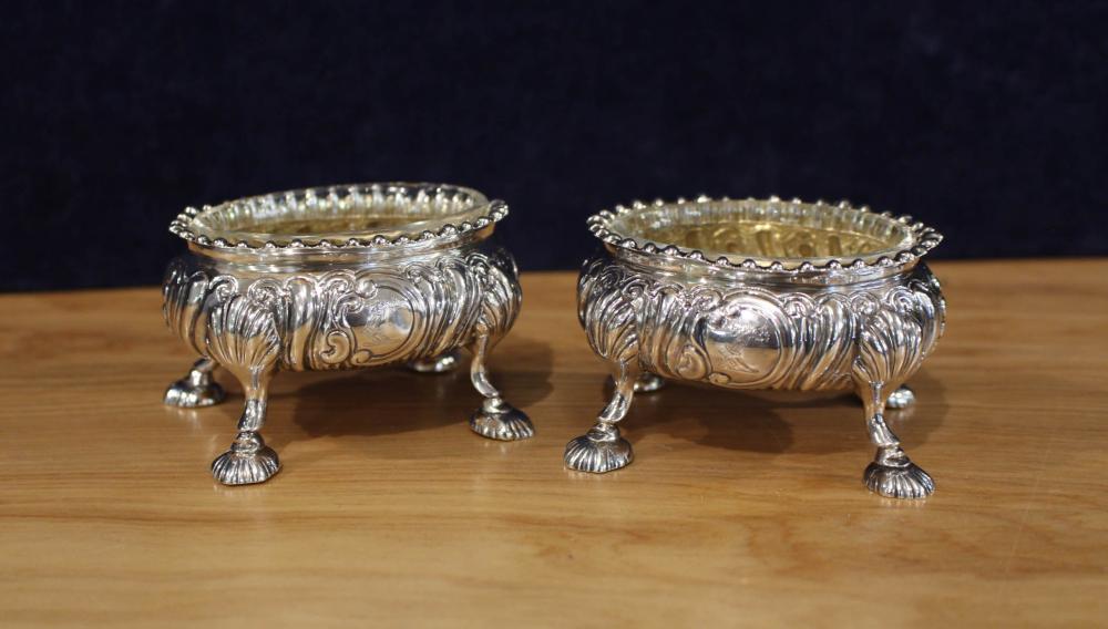 PAIR OF ENGLISH SILVER MASTER SALT 34241e