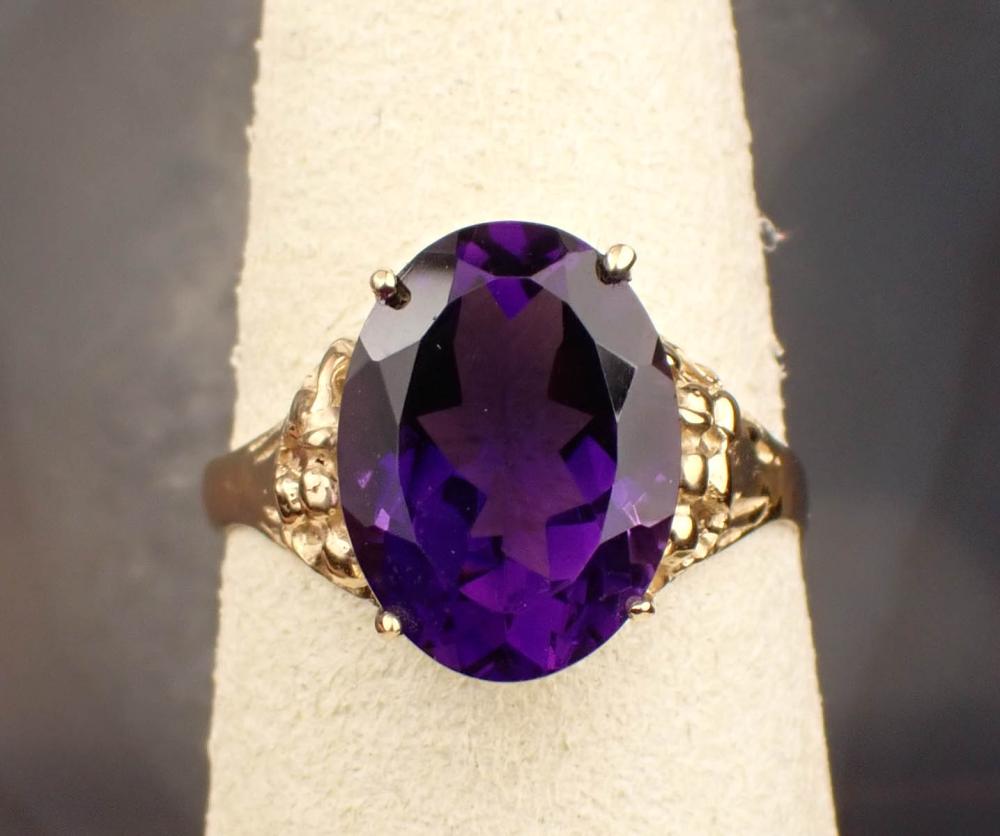 AMETHYST AND GOLD SOLITAIRE RINGAMETHYST 3424f1