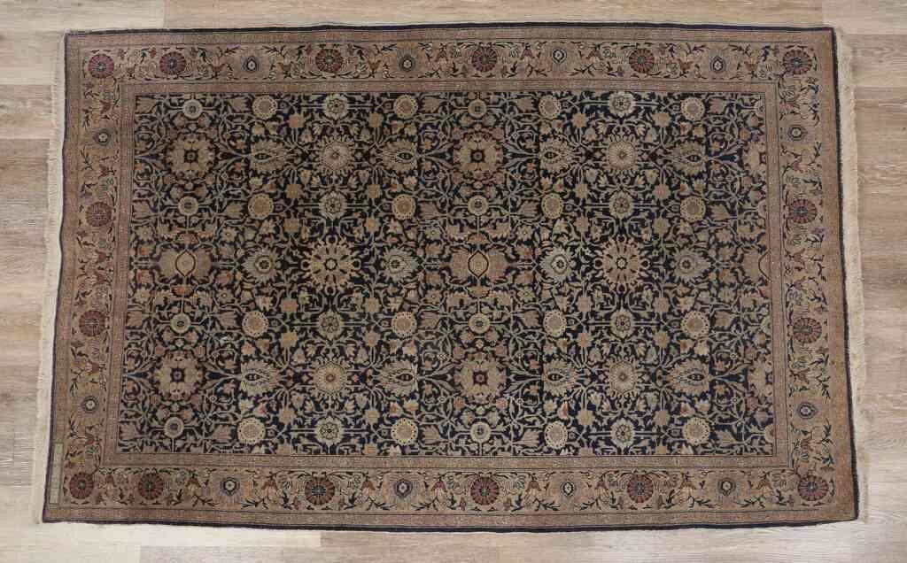 PERSIAN RUGPersian rug. 20th century.