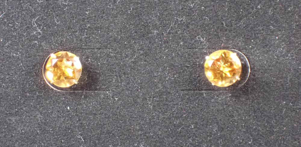 PAIR OF CITRINE AND GOLD EAR STUDSPAIR 34287b