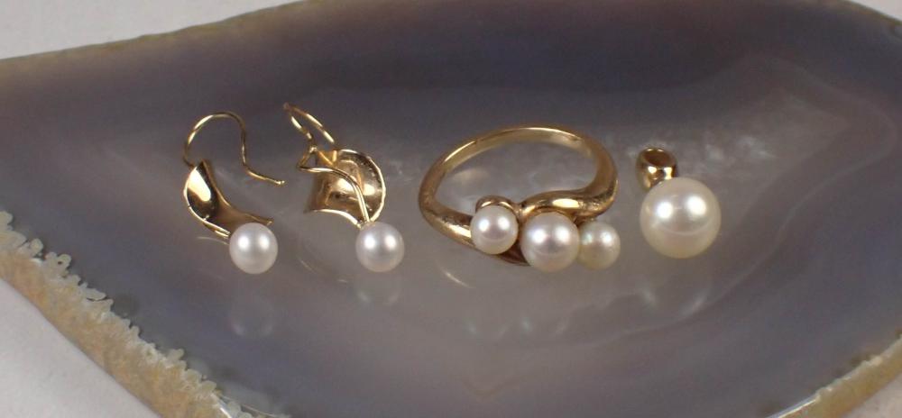 FOUR ARTICLES OF PEARL AND GOLD 342937