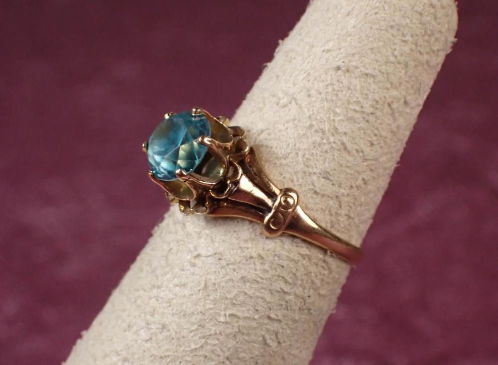 BLUE ZIRCON AND YELLOW GOLD SOLITAIRE