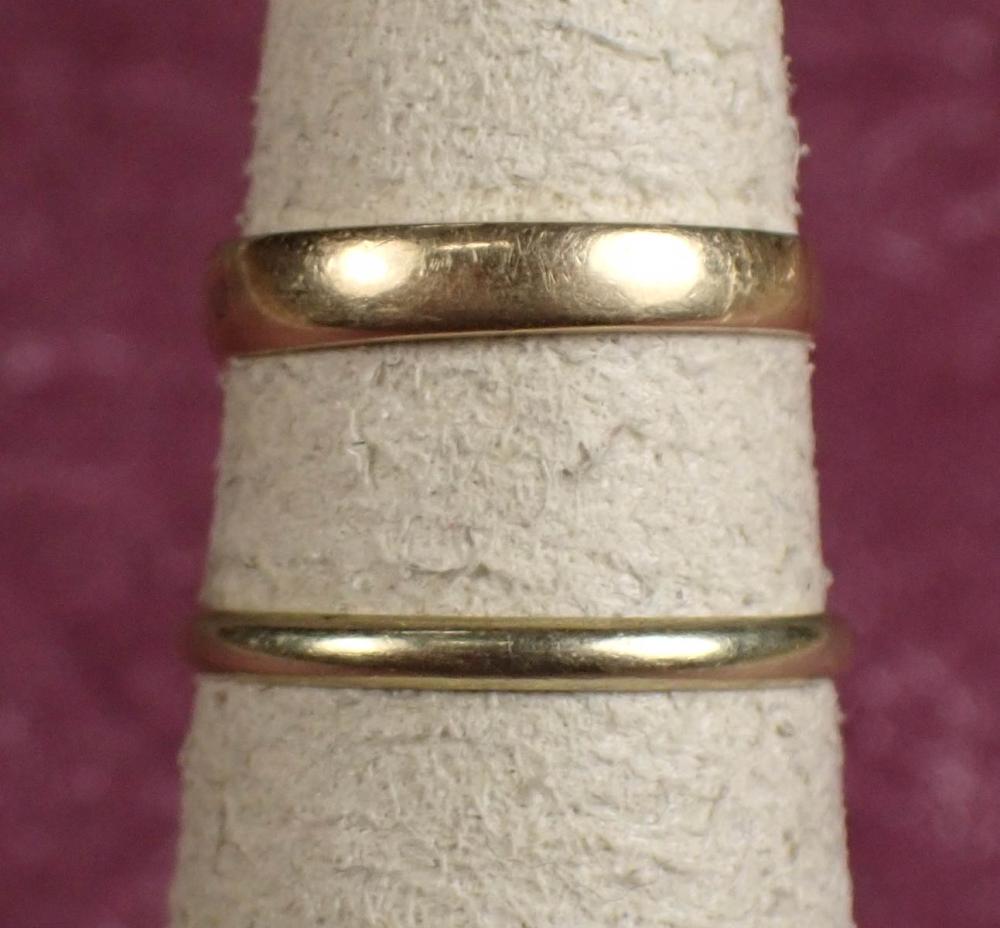 TWO VINTAGE YELLOW GOLD BANDSTWO