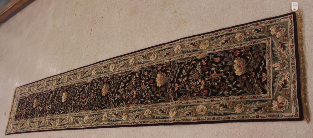 FINE HAND KNOTTED ORIENTAL RUNNERFINE 3429a9