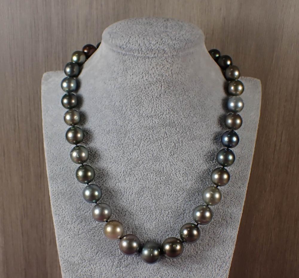 TAHITIAN PEARL AND EIGHTEEN KARAT 3429b0