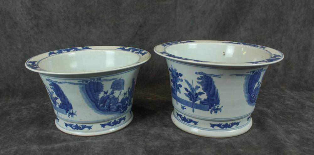 TWO SIMILAR CHINESE PORCELAIN PLANTERSTWO 342a00