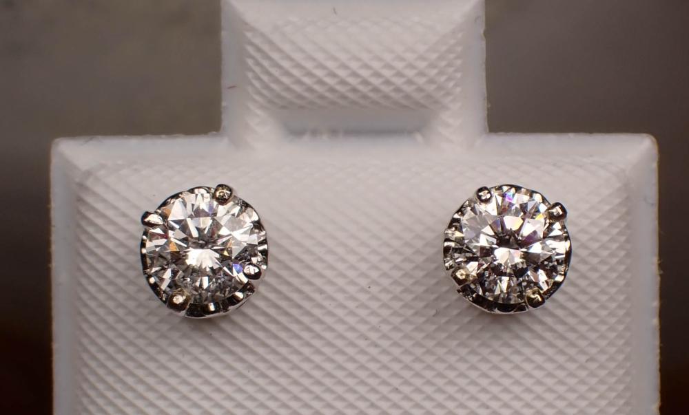 PAIR OF DIAMOND EAR STUDSPAIR OF