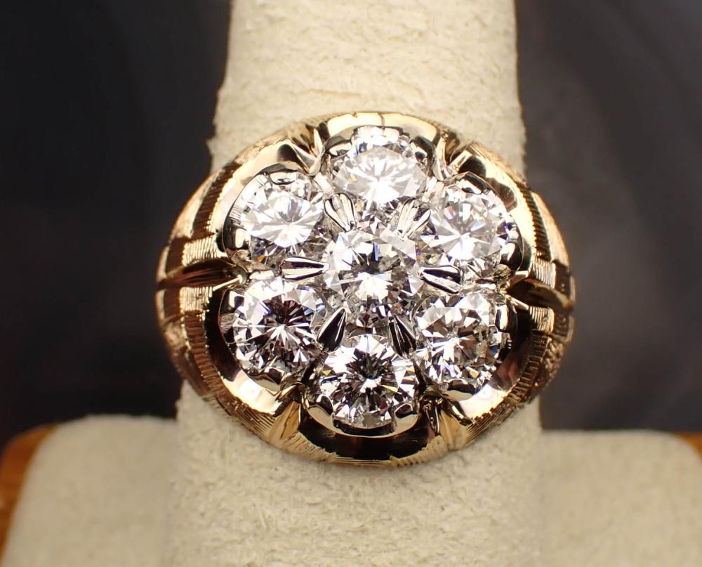 MAN'S DIAMOND CLUSTER RING WITH