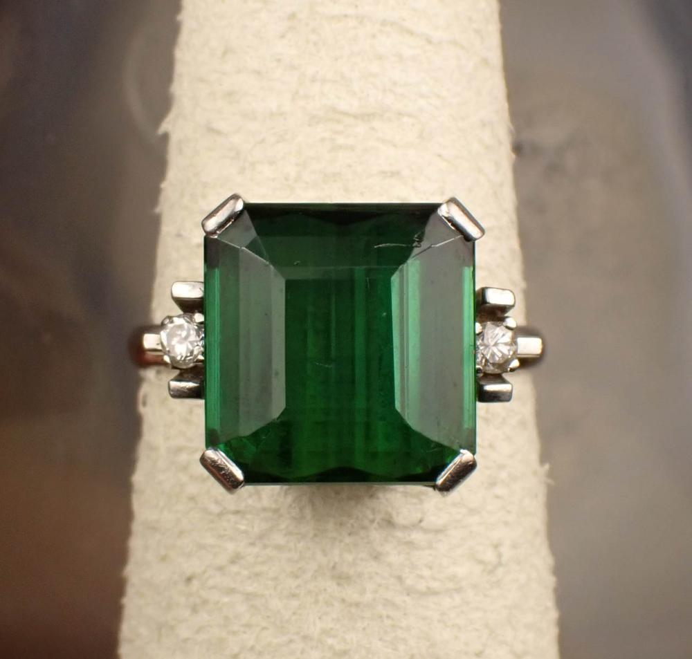 DIAMOND AND GREEN TOURMALINE RINGDIAMOND