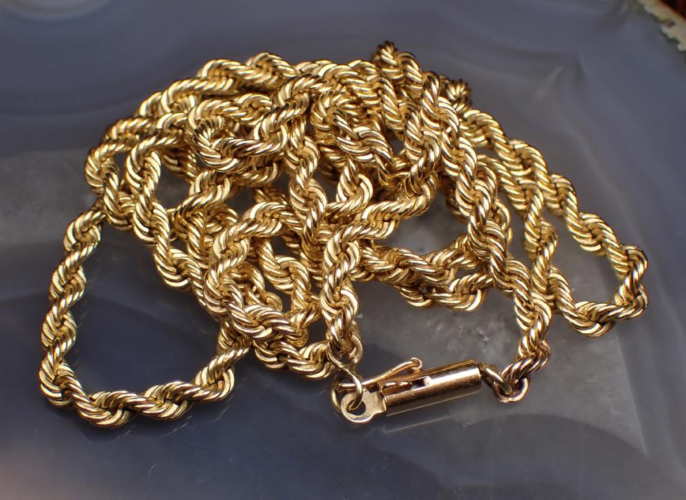 FOURTEEN KARAT YELLOW GOLD ROPE