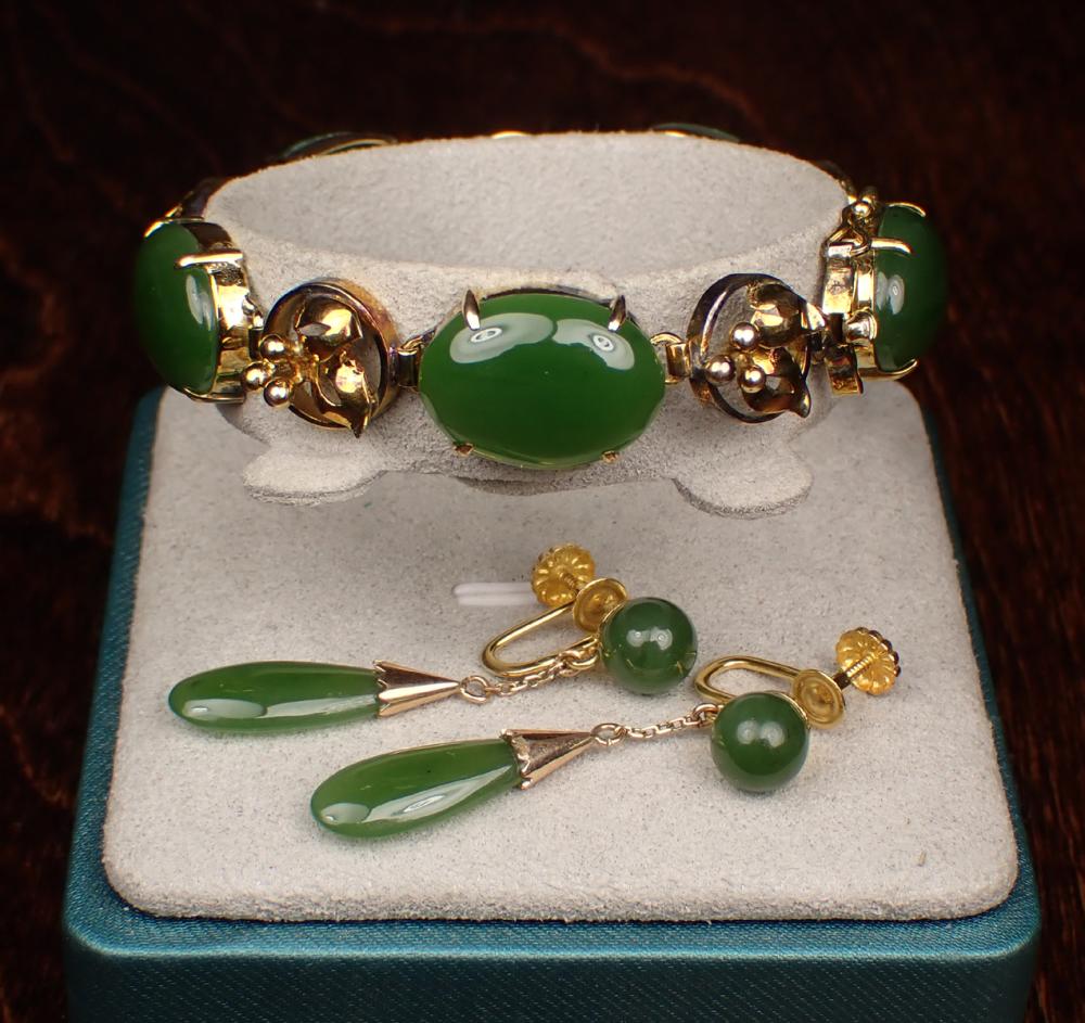 NEPHRITE JADE AND GOLD BRACELET 342bd7